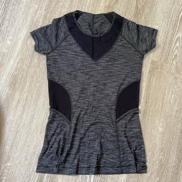 Lululemon T-Shirt - Picture 1 of 5
